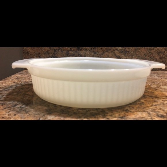 Fire King Milk Glass Casserole Dish 1QT - Picture 2 of 6
